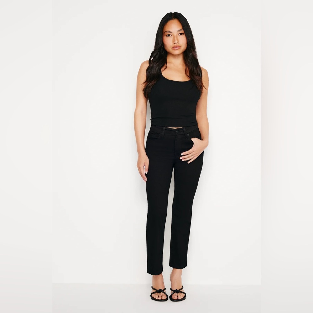 Good American NEVER FADES GOOD PETITE STRAIGHT JEANS